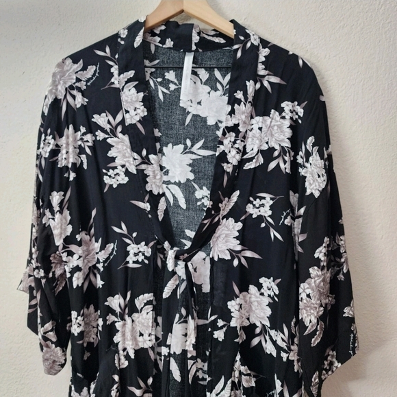 Spiritual‎ Gangster • Kimono - Picture 2 of 11